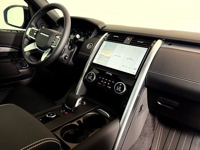 Certified 2025 Land Rover Discovery Dynamic SE AWD/4WD image 47
