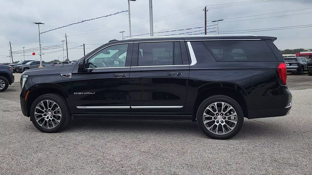 New 2026 GMC Yukon XL Denali w/ Sun & Power Step Package image 4