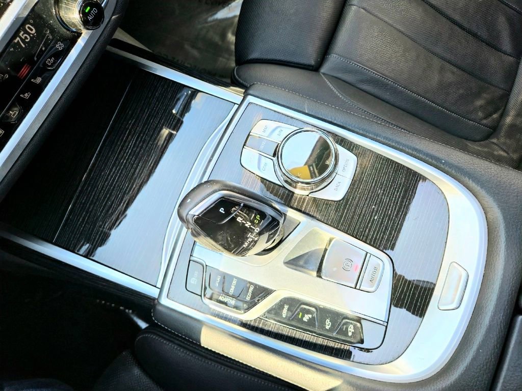 Used 2018 BMW 740e xDrive w/ M Sport Package AWD/4WD image 37