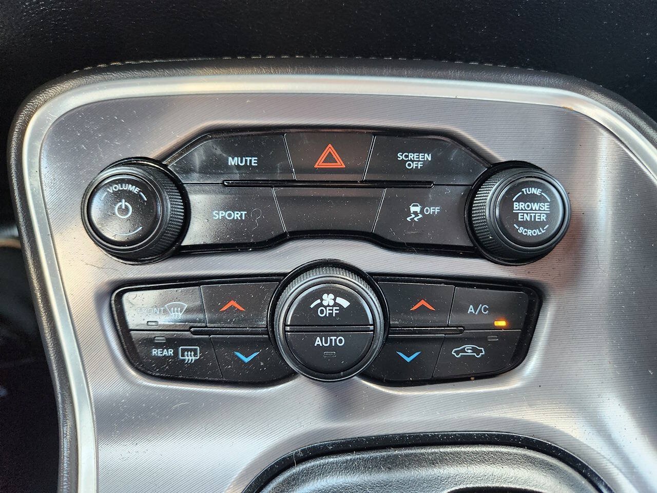 Used 2019 Dodge Challenger SXT AWD/4WD image 23