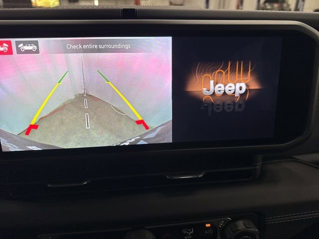 Used 2025 Jeep Wrangler Unlimited Rubicon w/ Convenience Group image 17