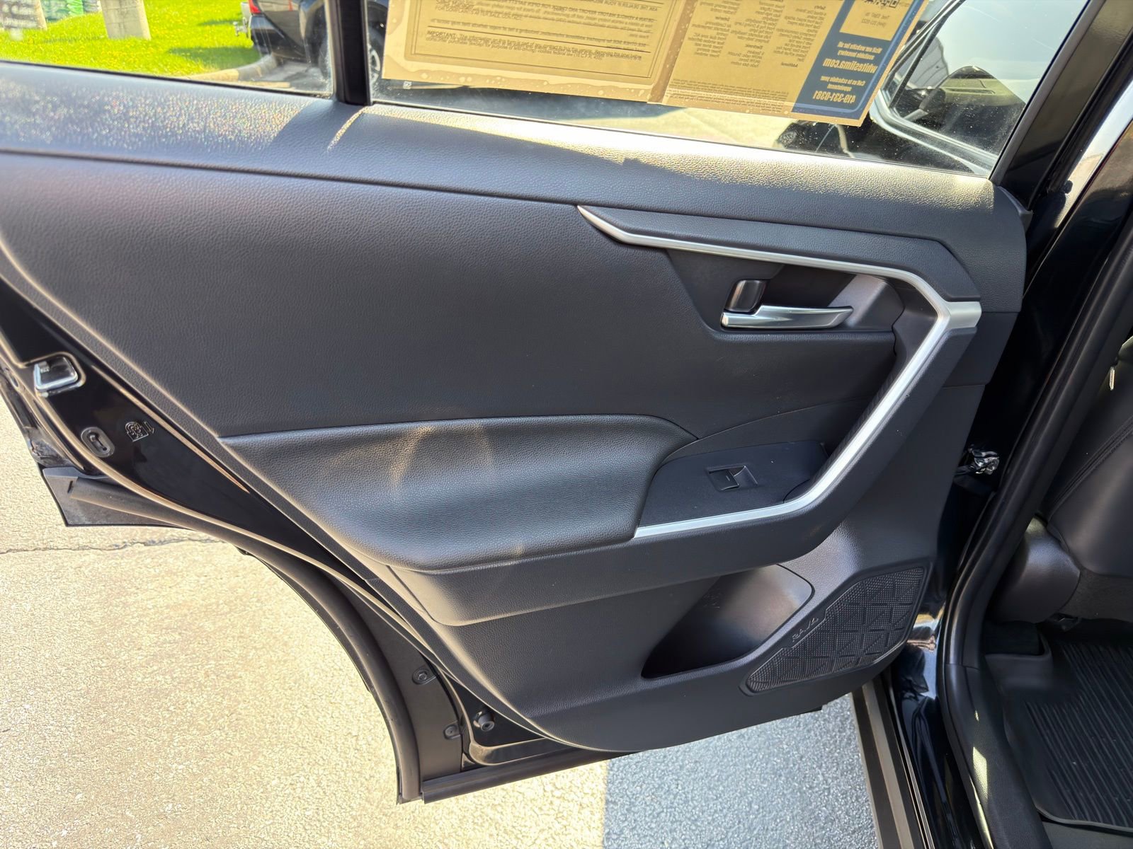 Used 2022 Toyota RAV4 XLE Premium image 31