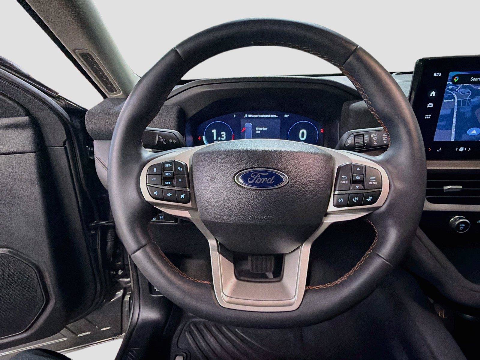 Used 2025 Ford Explorer Active AWD/4WD image 16