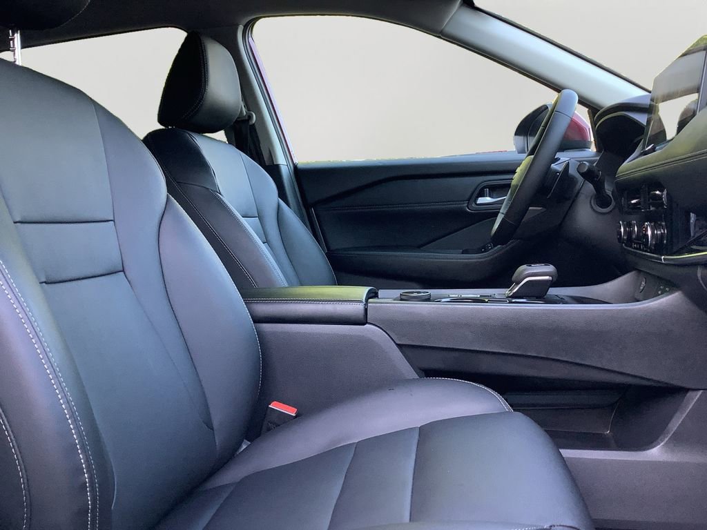 Used 2025 Nissan Rogue SL image 12