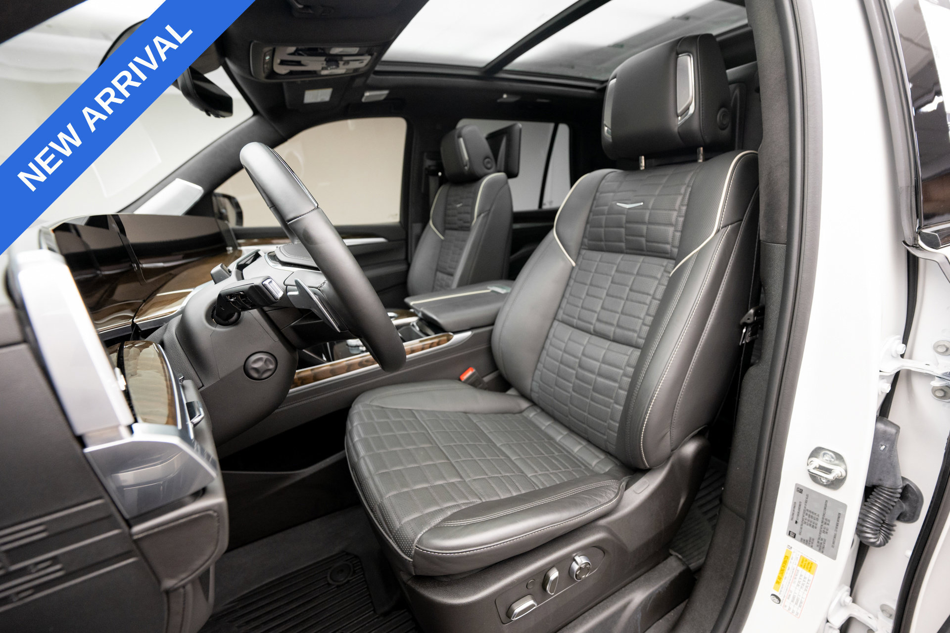 Used 2025 Cadillac Escalade Sport Platinum w/ LPO, Floor Liner Package AWD/4WD image 13