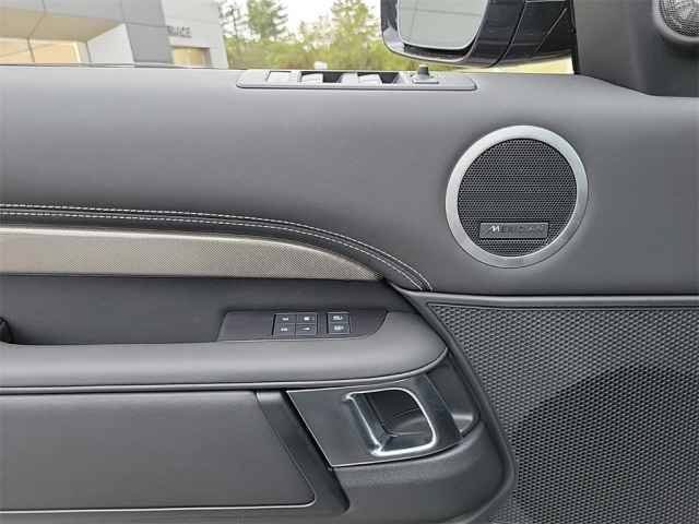 New 2024 Land Rover Discovery Metropolitan Edition AWD/4WD image 12