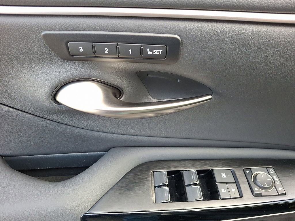 Certified 2024 Lexus ES 350 w/ Premium Package image 13
