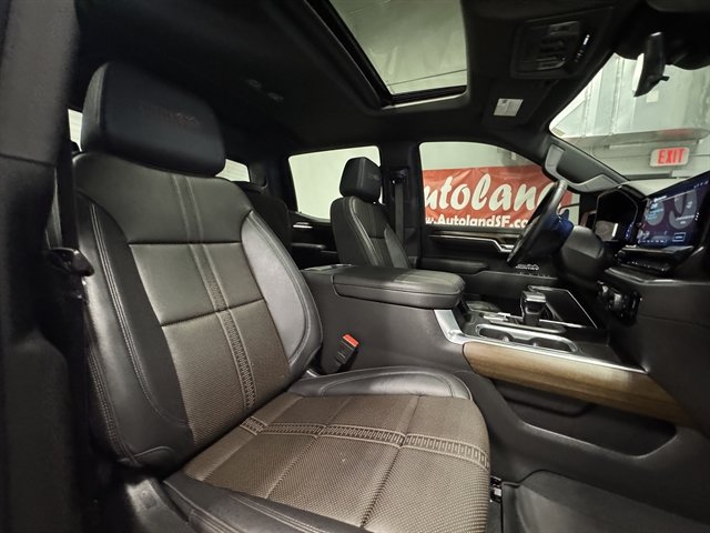 Used 2025 Chevrolet Silverado 1500 High Country w/ Technology Package AWD/4WD image 13