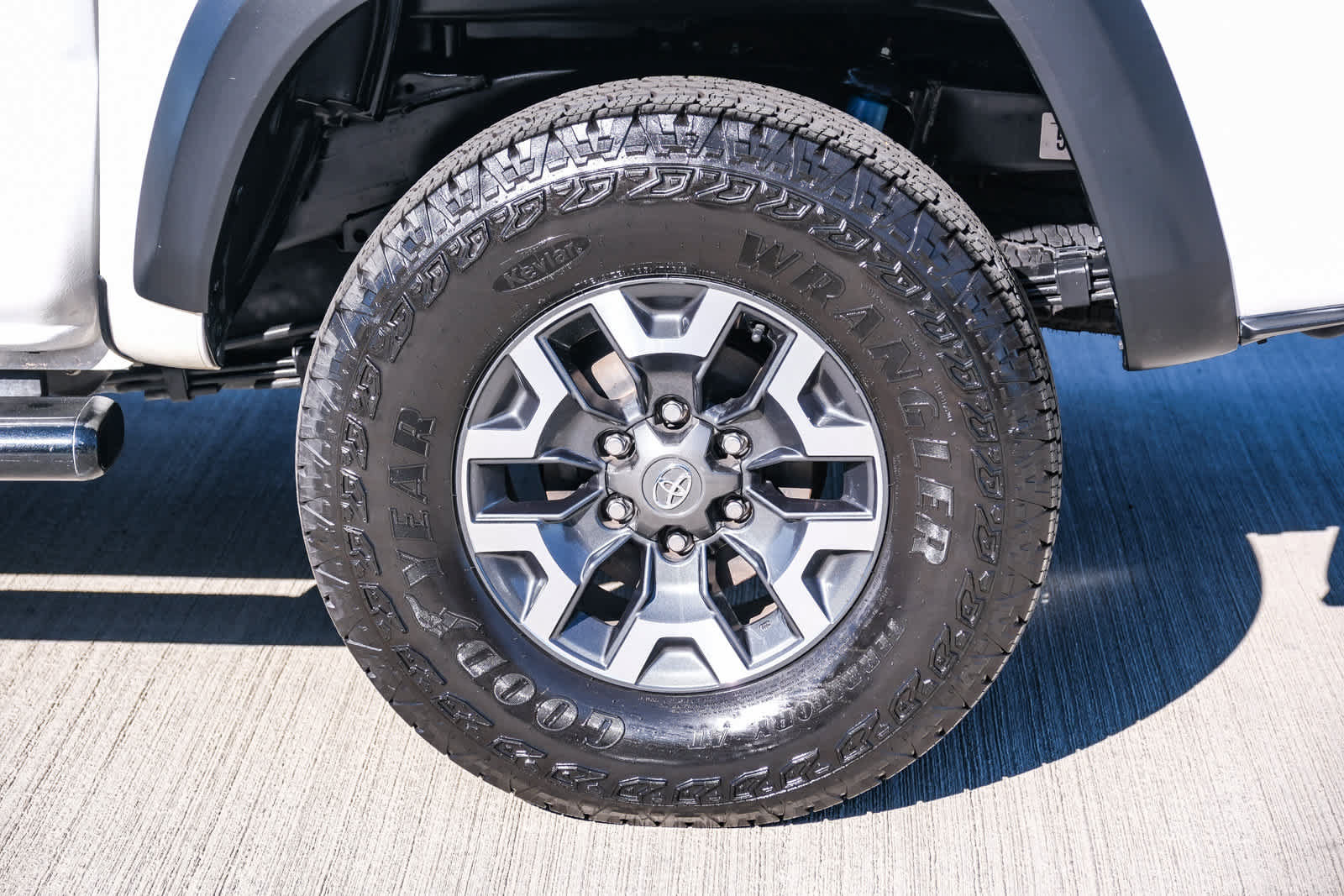 Certified 2022 Toyota Tacoma TRD Off-Road w/ Technology Package AWD/4WD image 9