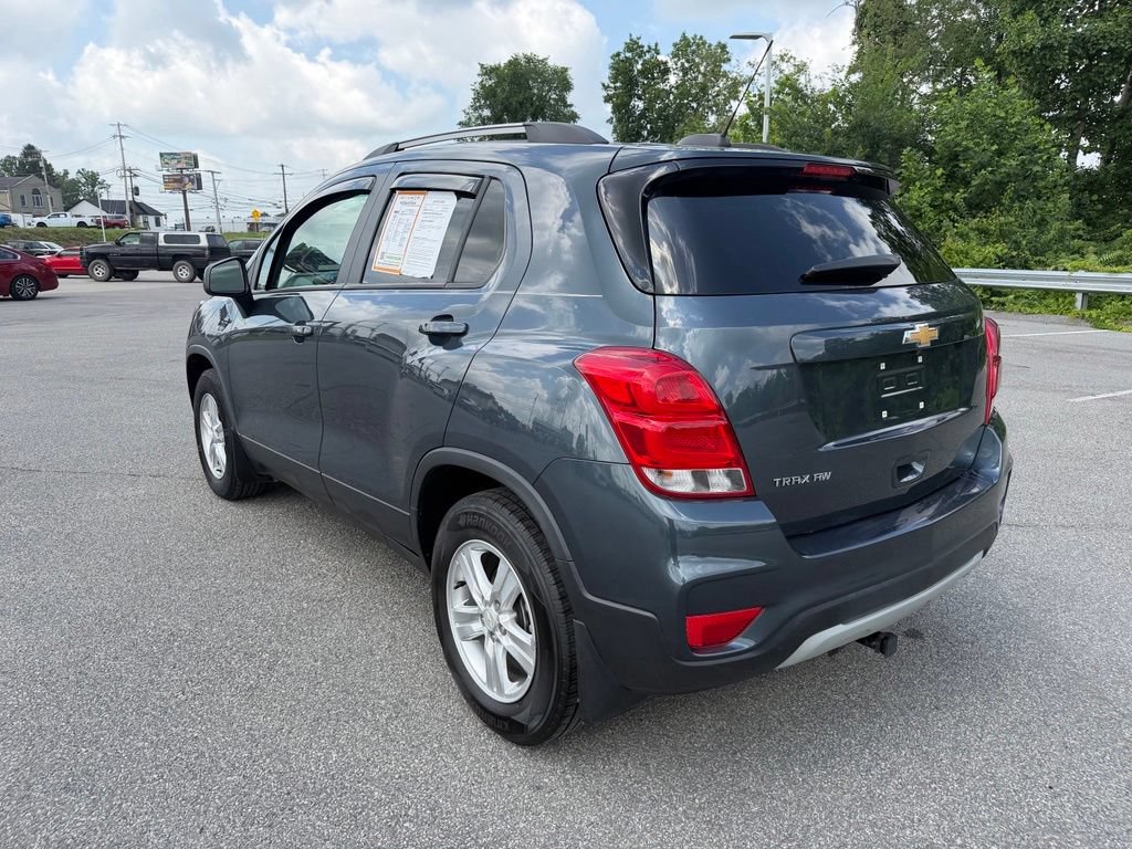 Used 2022 Chevrolet Trax LT w/ LT Convenience Package AWD/4WD image 3