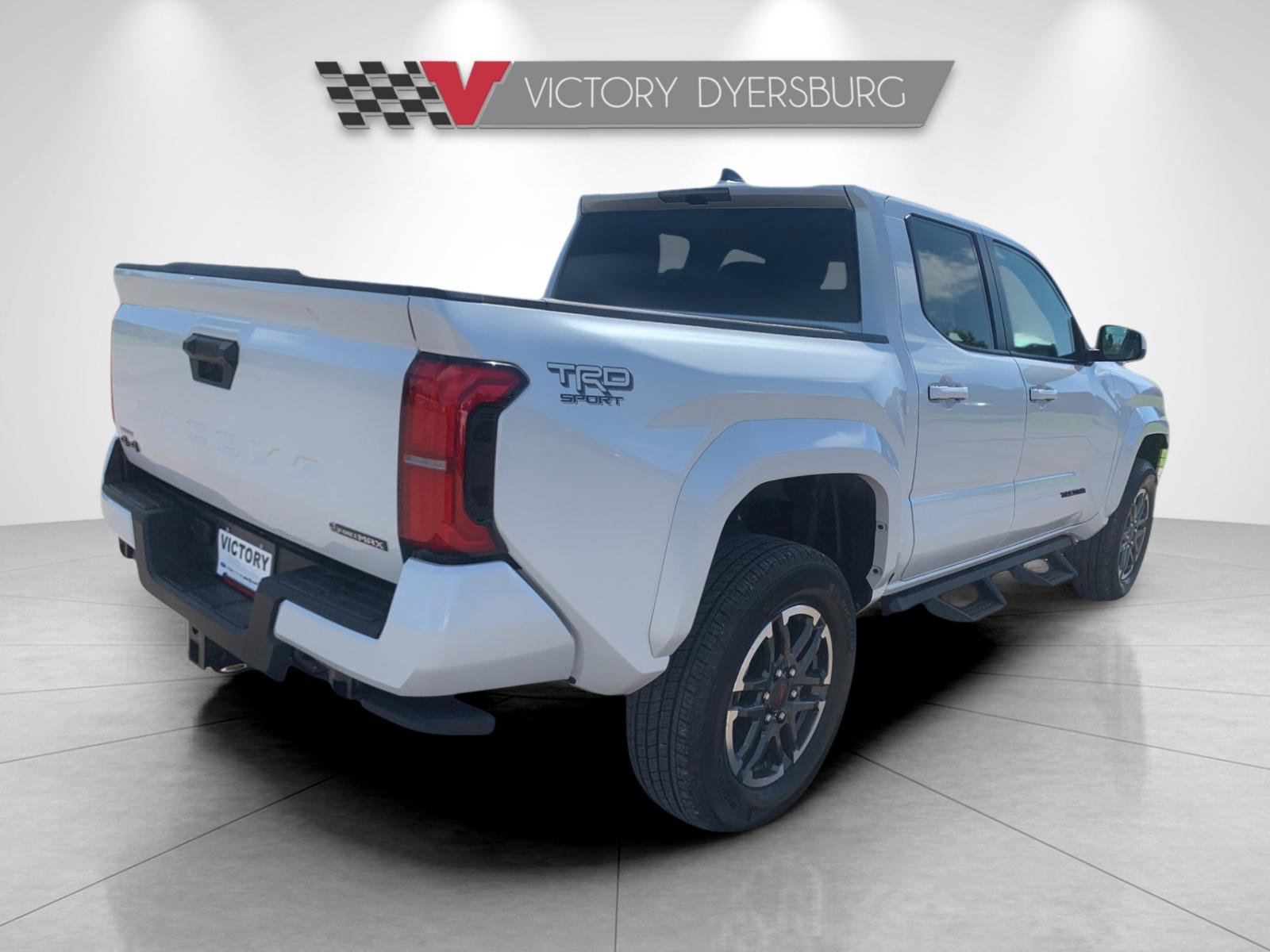 Used 2025 Toyota Tacoma TRD Sport AWD/4WD image 4