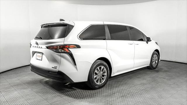 Used 2024 Toyota Sienna LE FWD image 8