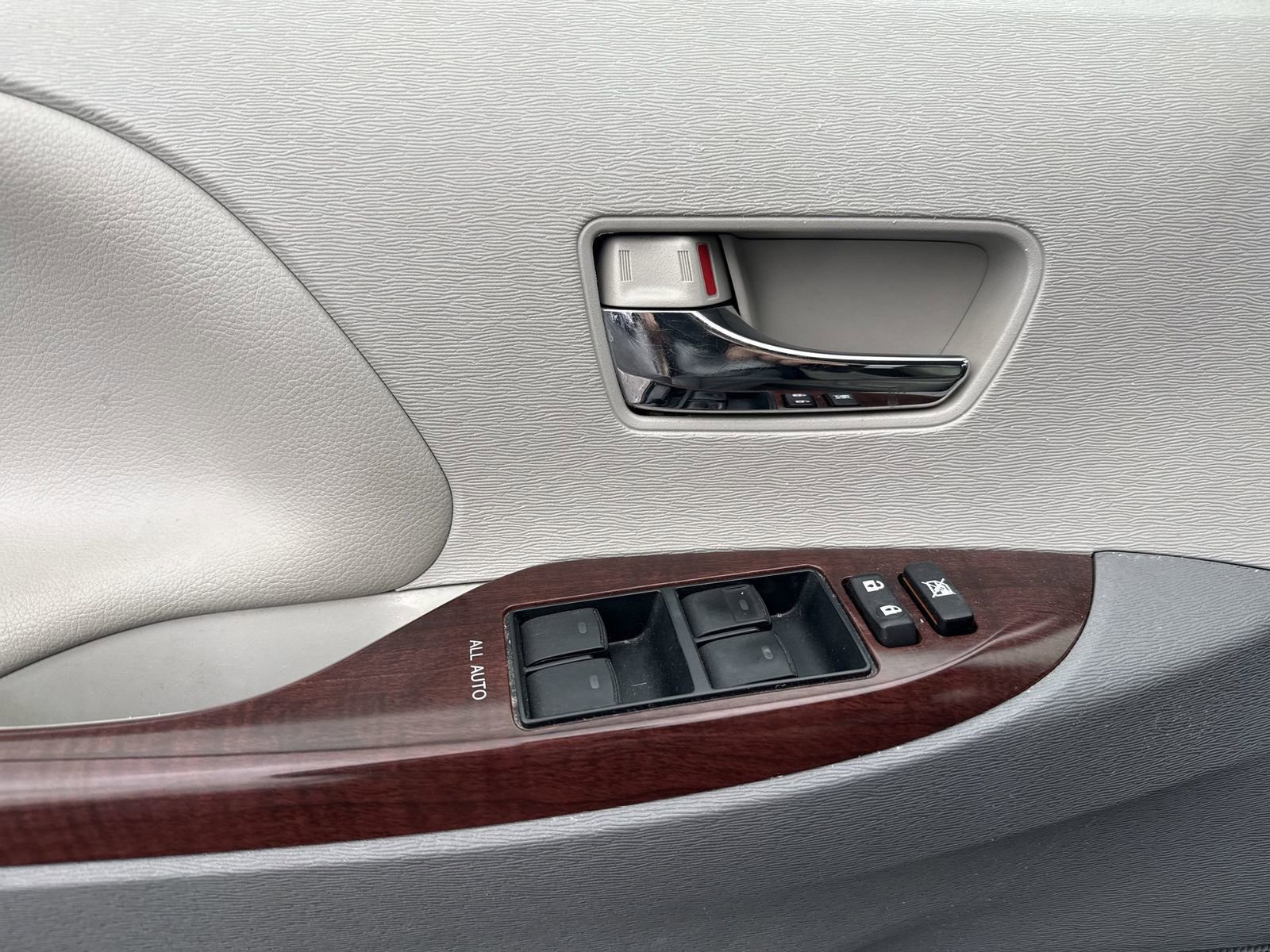 Used 2014 Toyota Sienna XLE image 14