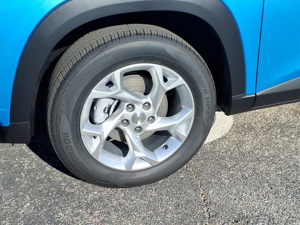 New 2026 Chevrolet Trax LS w/ LS Convenience Package FWD image 11
