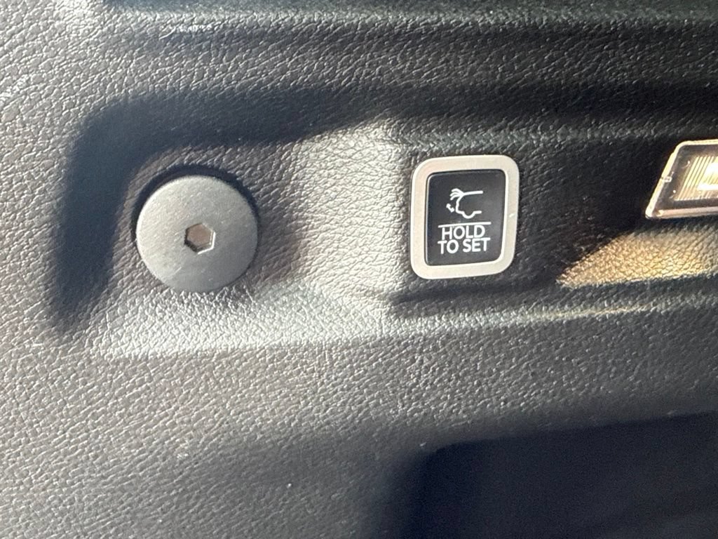 Used 2023 Jeep Grand Cherokee L Laredo AWD/4WD image 30
