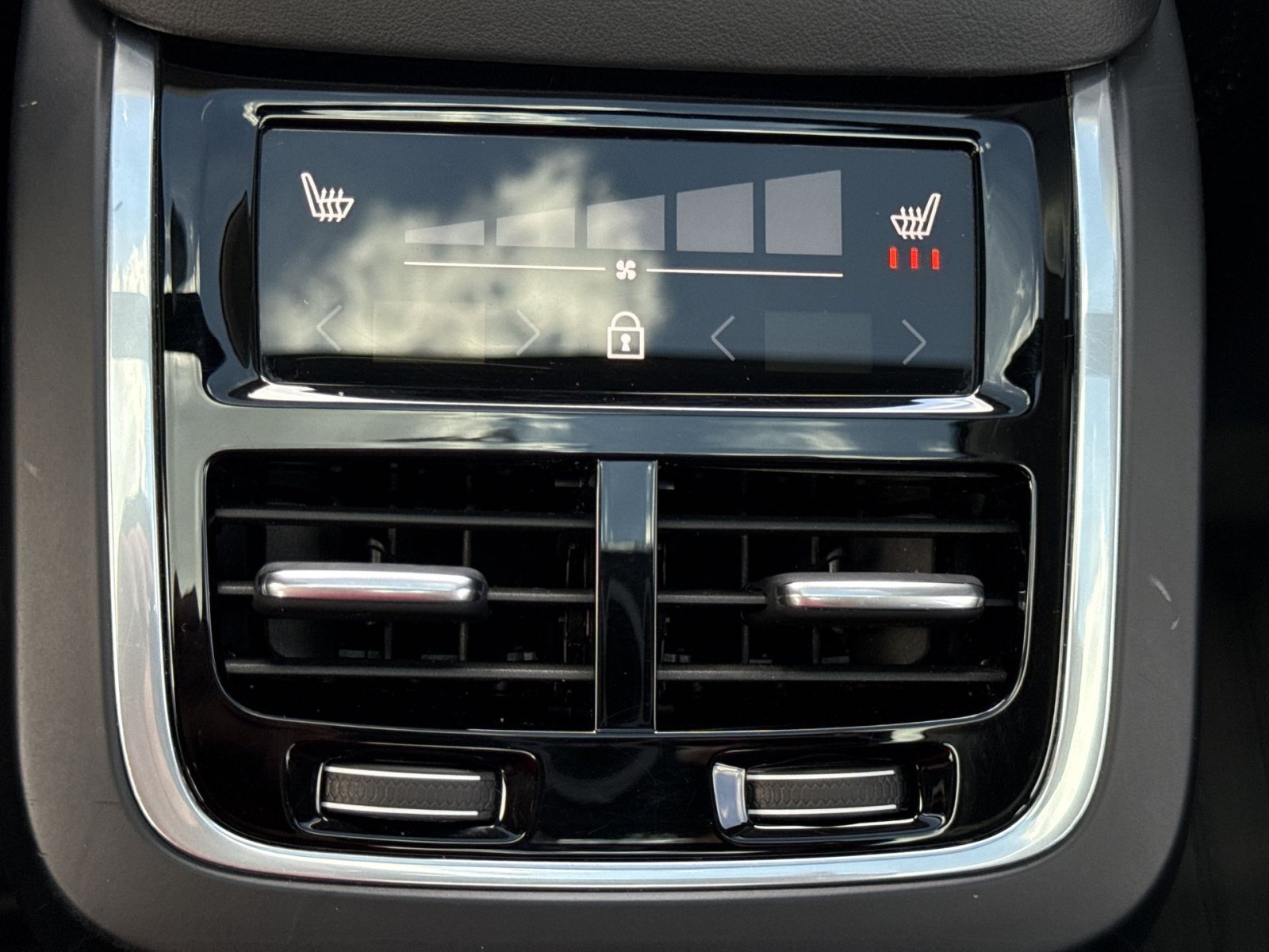 Used 2023 Volvo XC90 B6 Plus w/ Protection Package AWD/4WD image 23
