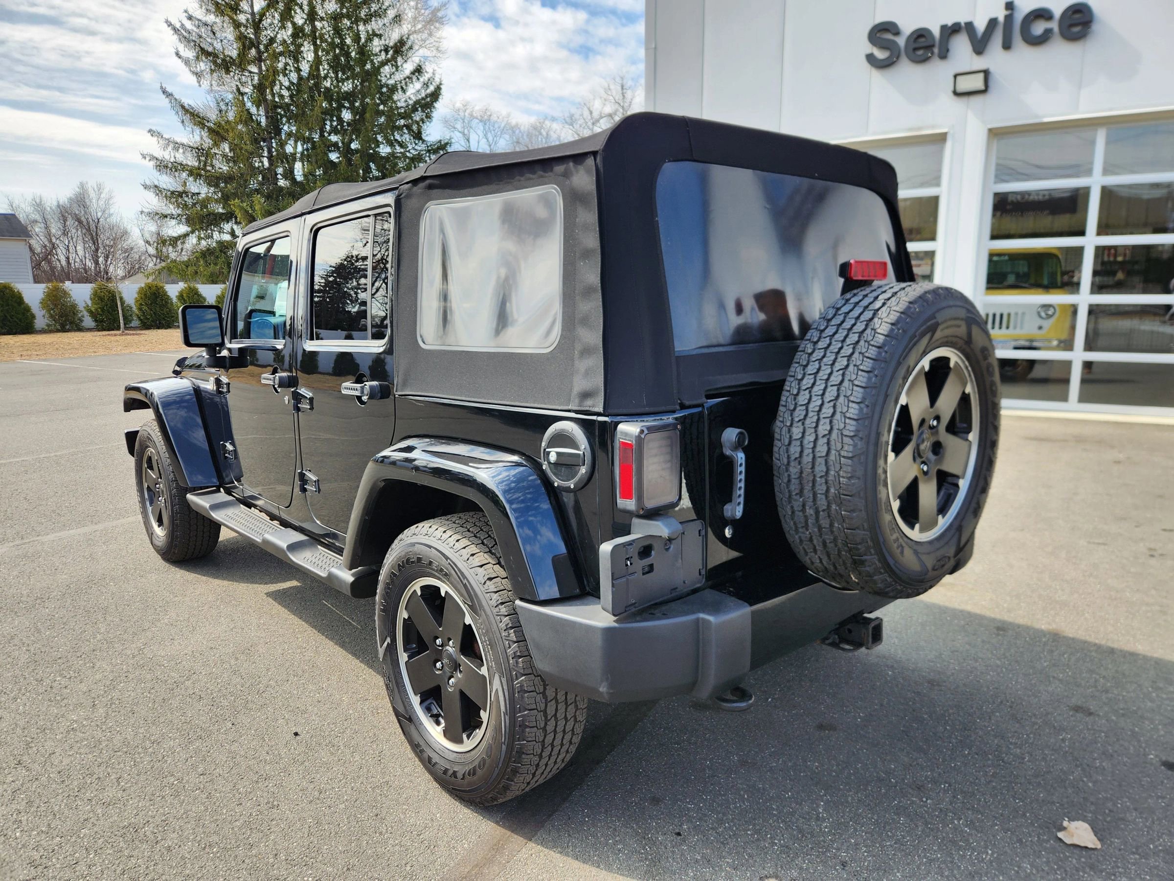 Used 2012 Jeep Wrangler Unlimited Sahara image 10