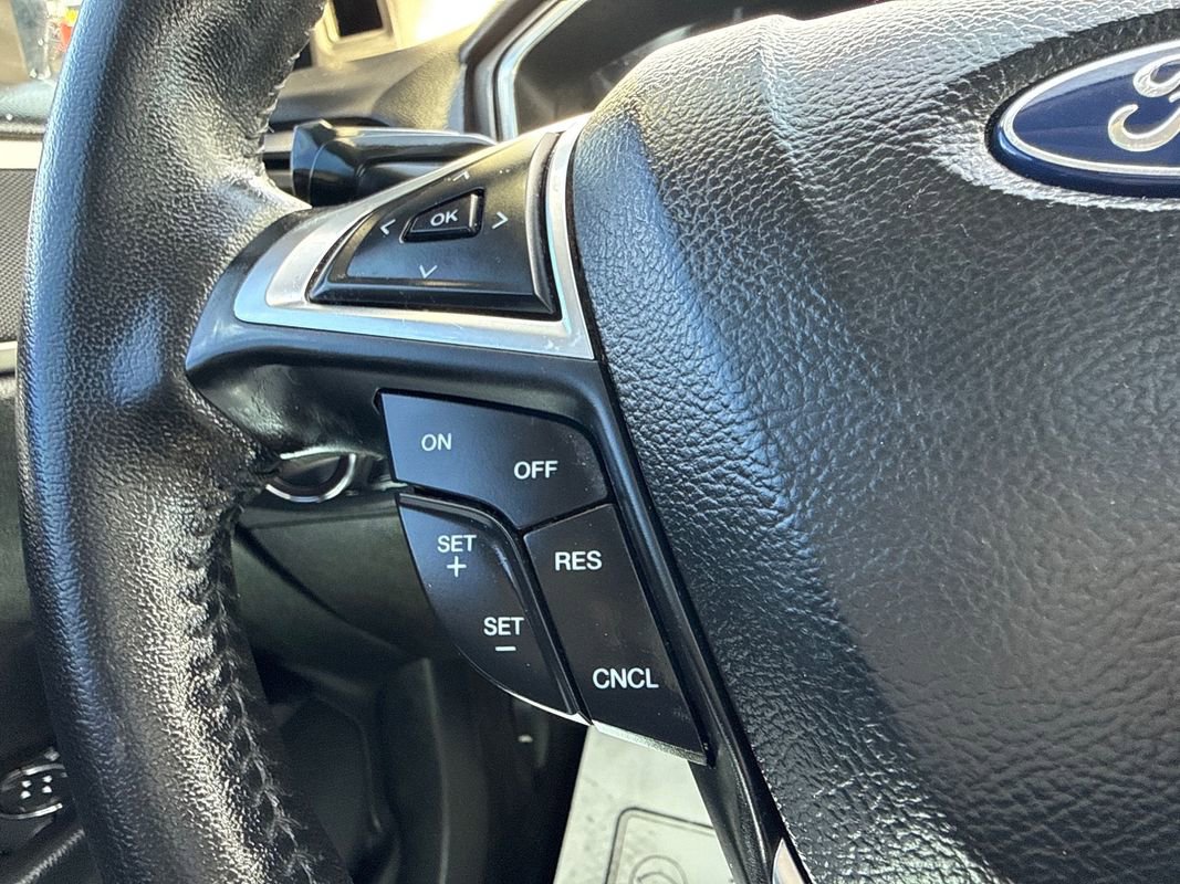 Used 2018 Ford Fusion SE w/ Fusion SE Technology Package image 26