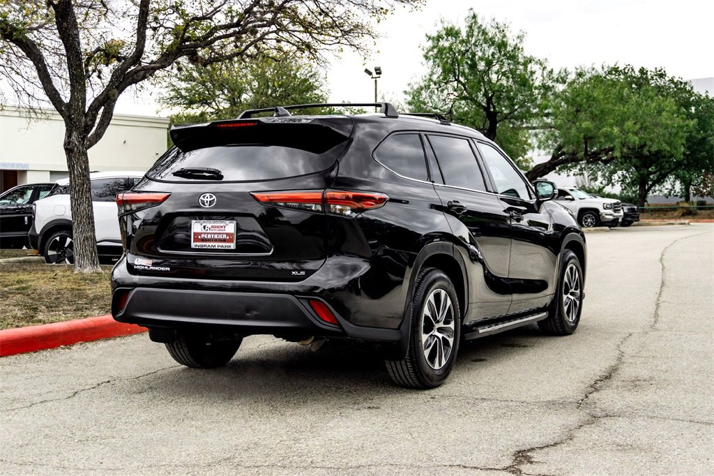 Used 2022 Toyota Highlander XLE image 5