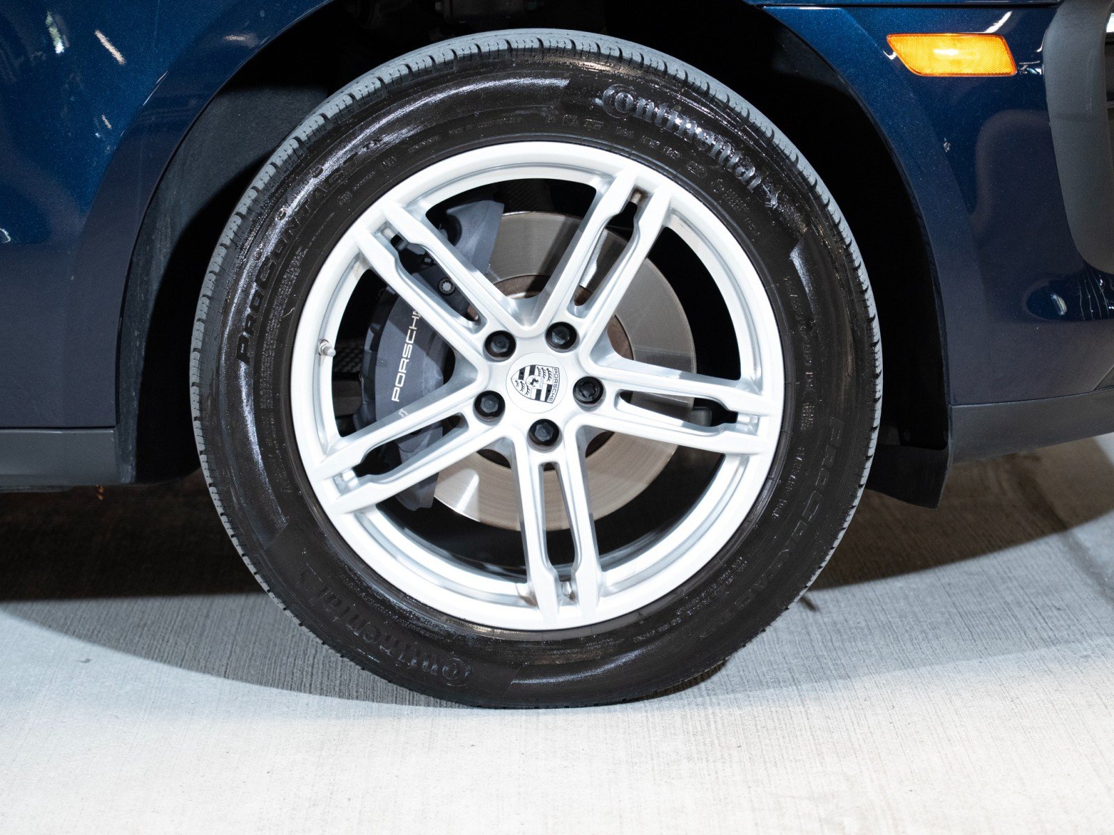 Certified 2023 Porsche Macan AWD/4WD image 11