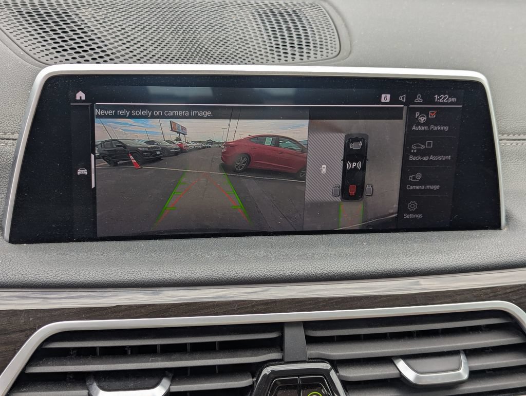 Used 2022 BMW 740i w/ Premium Package RWD image 15