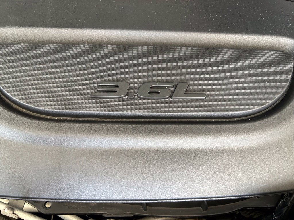Used 2024 Chrysler Pacifica Touring-L FWD image 12