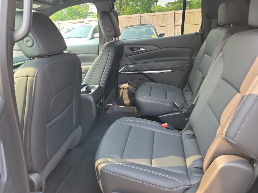 Used 2026 Chevrolet Traverse LT FWD image 14
