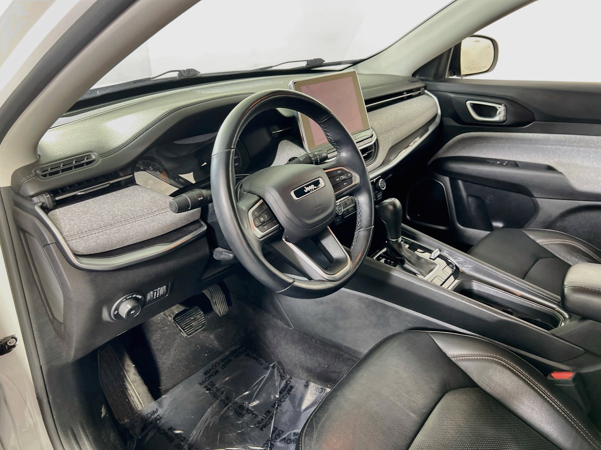 Used 2022 Jeep Compass Latitude w/ Sun and Sound Group AWD/4WD image 9