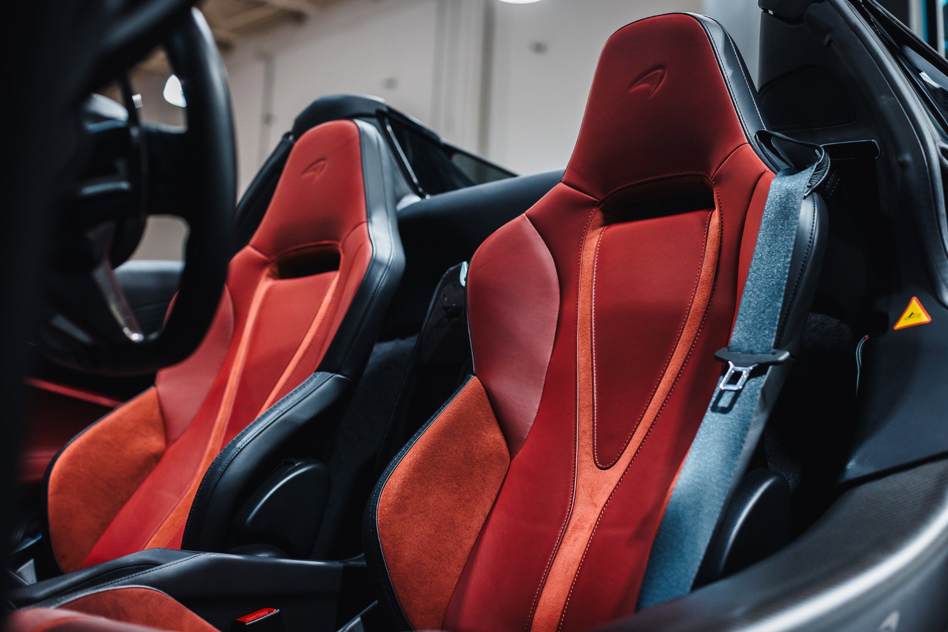Used 2024 McLaren 750S Spider RWD image 2