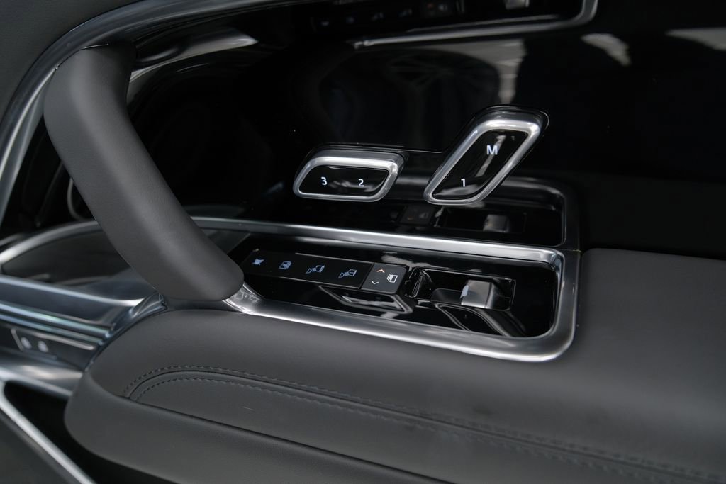 Used 2026 Land Rover Range Rover Long Wheelbase SE image 48