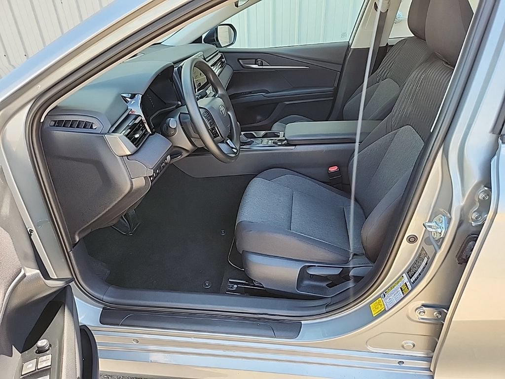 Used 2026 Toyota Camry LE FWD image 27