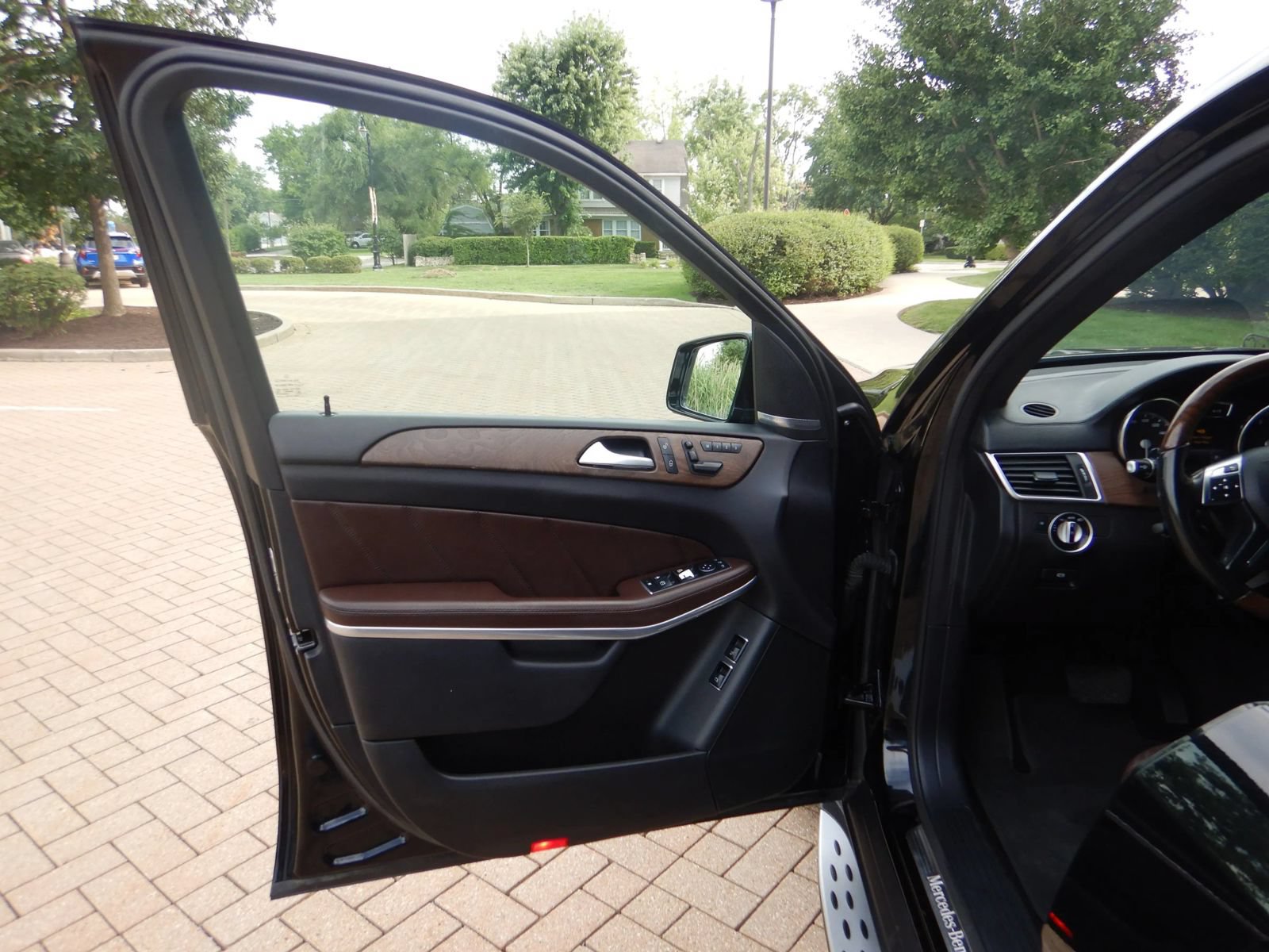 Used 2015 Mercedes-Benz GL 550 4MATIC image 10