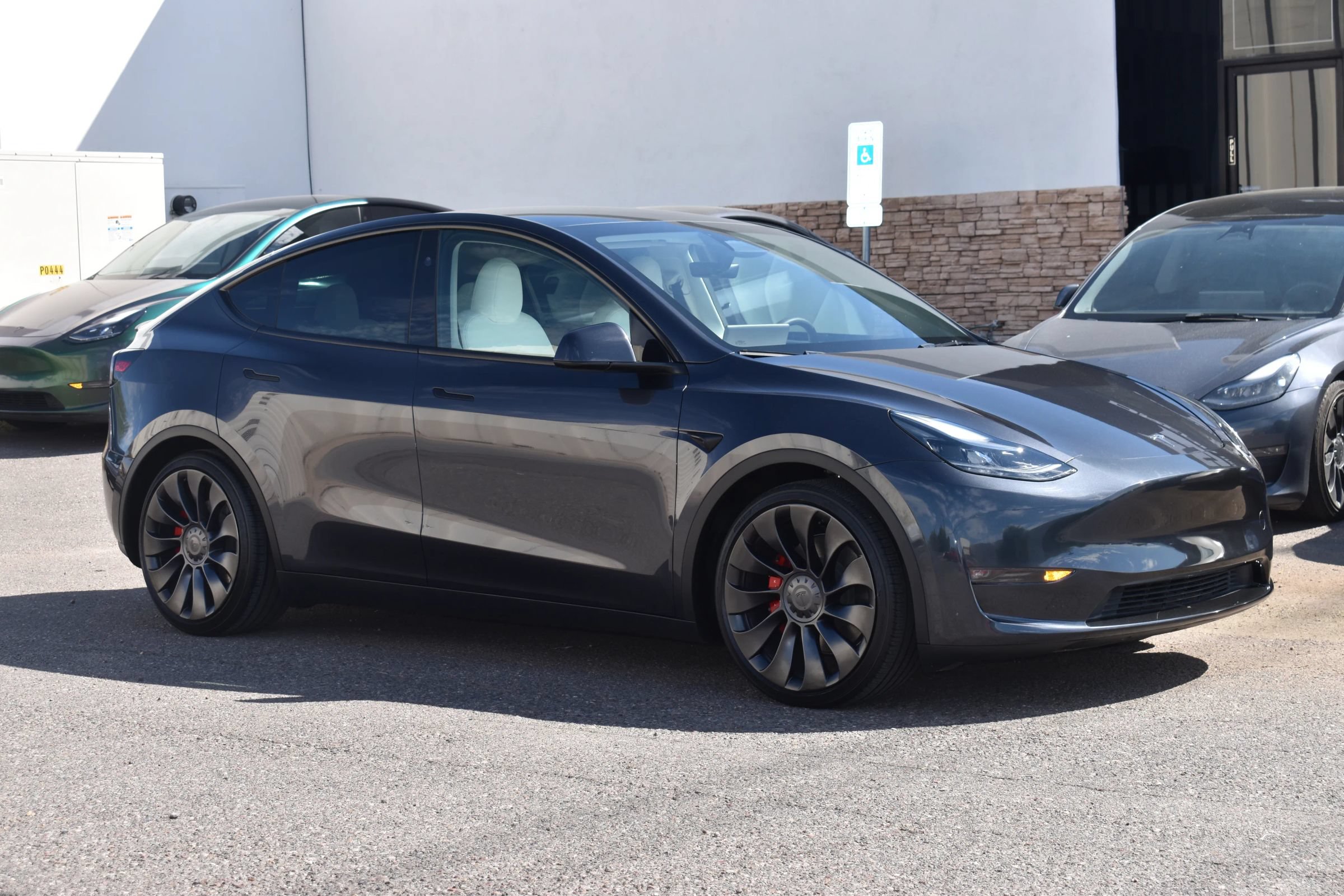 Used 2024 Tesla Model Y Performance AWD/4WD image 4