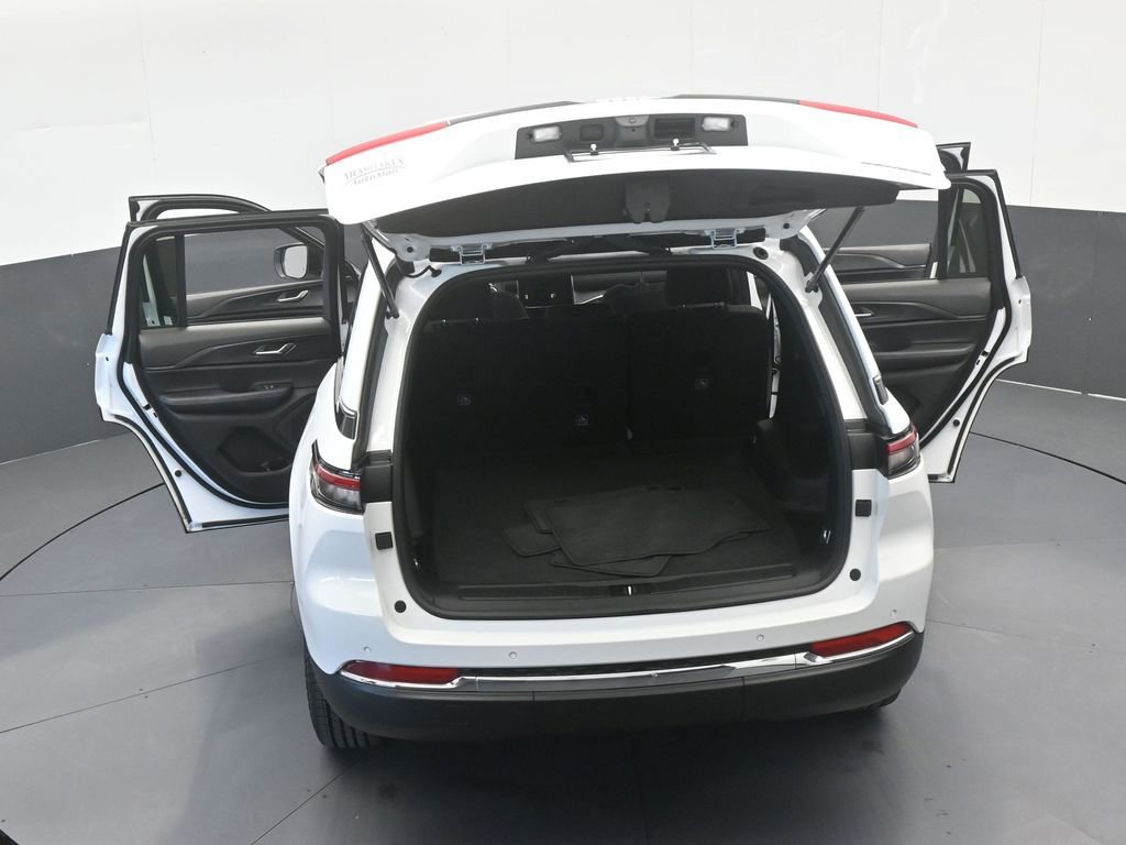 Used 2025 Jeep Grand Cherokee Laredo image 39