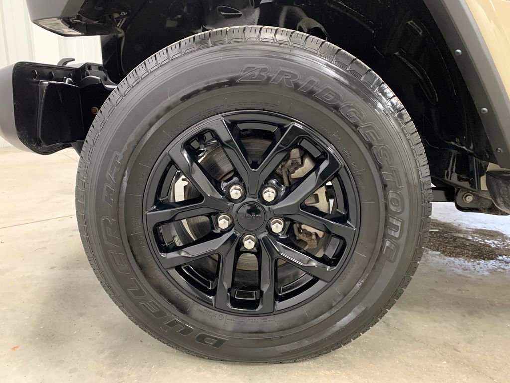 Used 2022 Jeep Gladiator Sport image 2