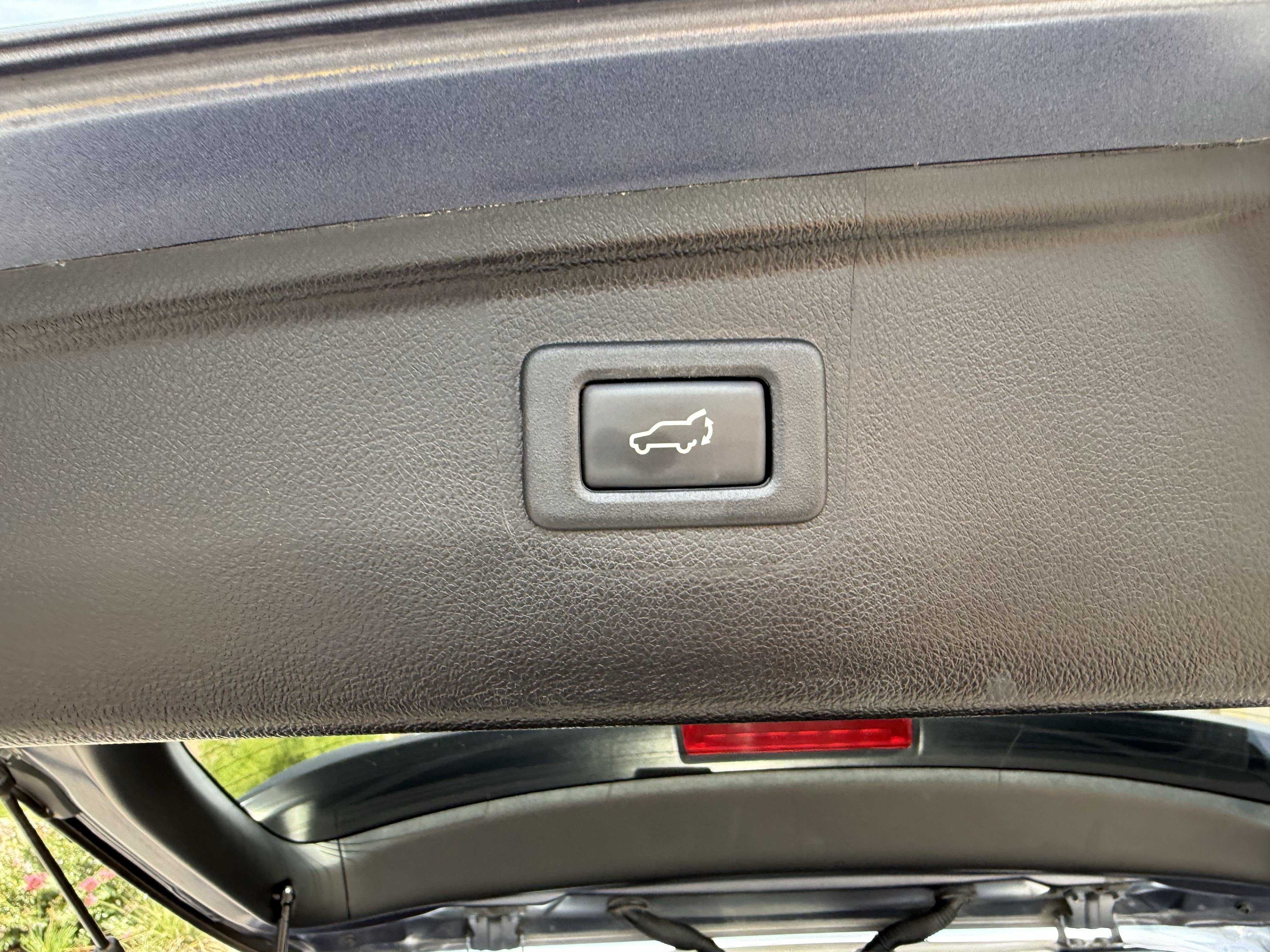 Used 2016 Subaru Outback 3.6R Limited AWD/4WD image 10
