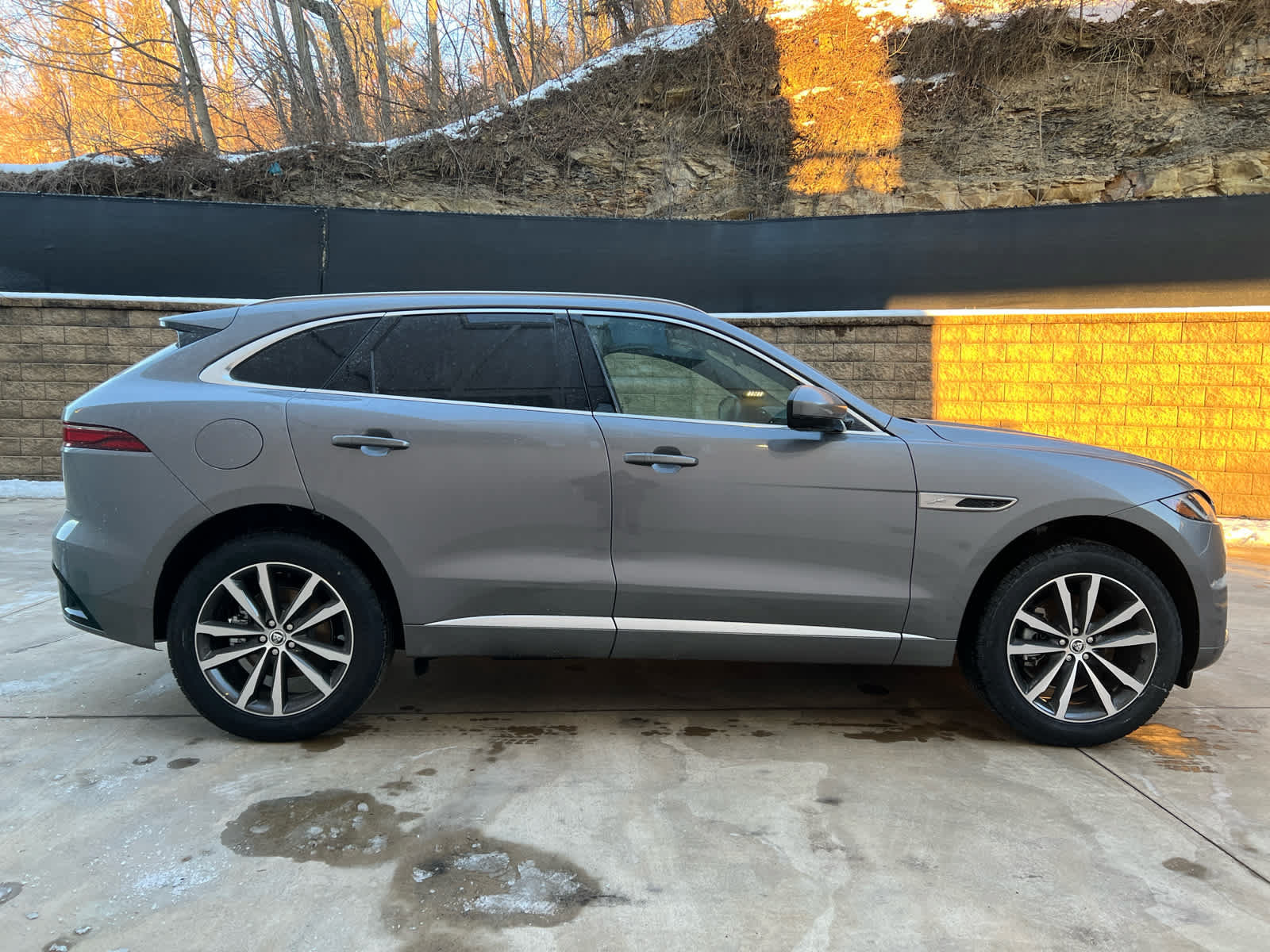 Used 2025 Jaguar F-PACE R-Dynamic S AWD/4WD image 7