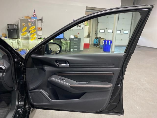 Used 2022 Nissan Altima 2.5 SR w/ Midnight Edition Package AWD/4WD image 28