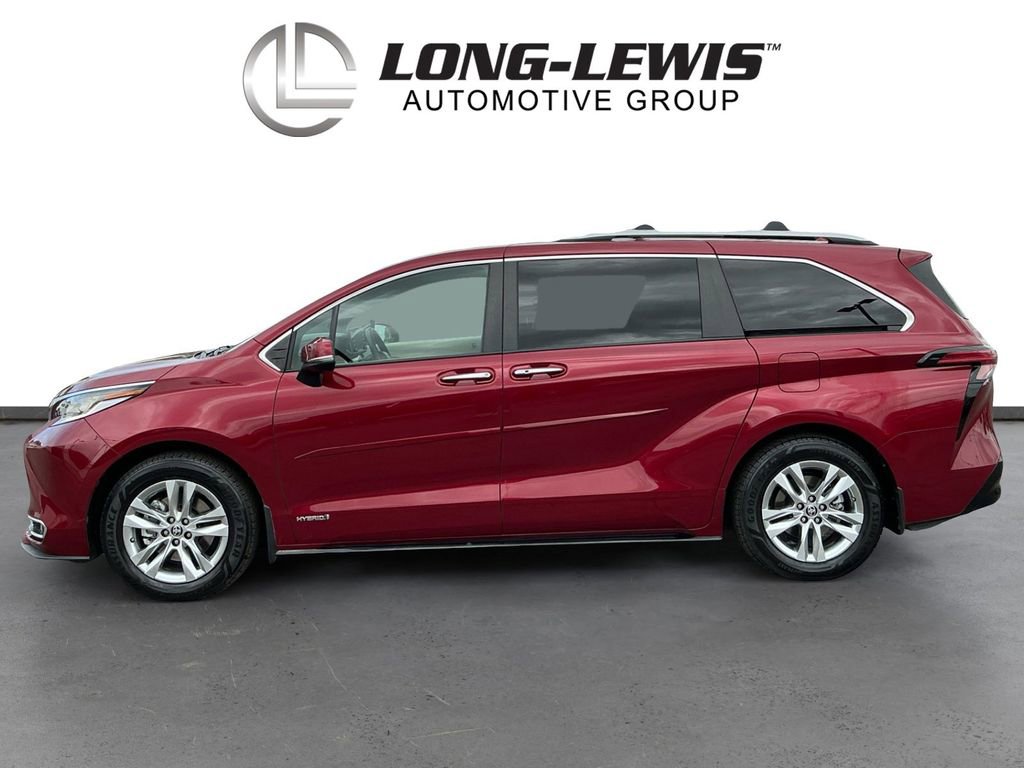 Used 2021 Toyota Sienna Limited image 2