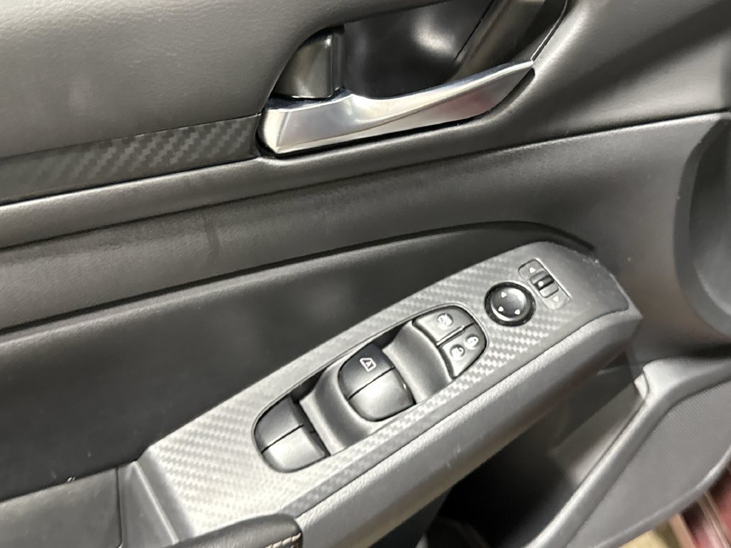 Used 2024 Nissan Altima 2.5 SV FWD image 20