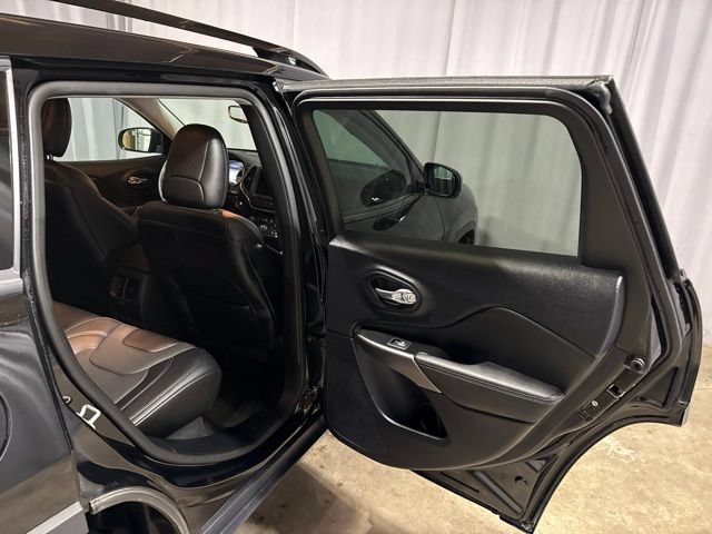 Used 2022 Jeep Cherokee Latitude Lux w/ Mopar Interior Package AWD/4WD image 32