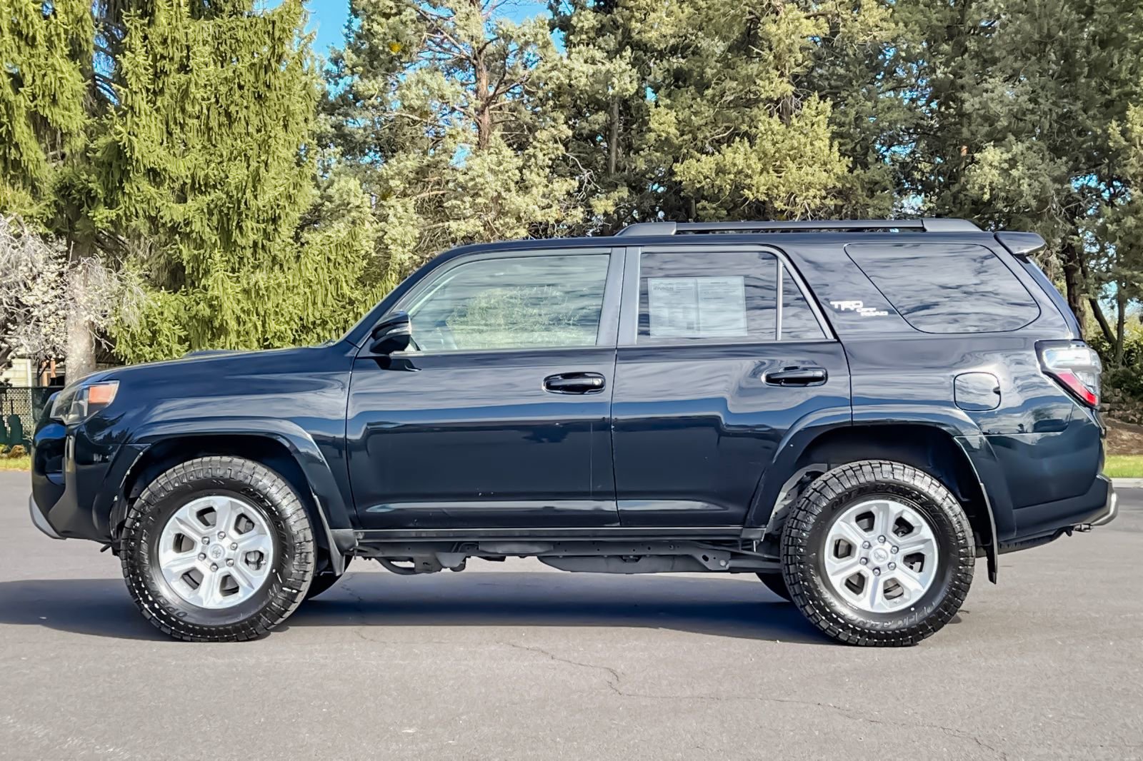 Used 2021 Toyota 4Runner TRD Off-Road Premium w/ Moonroof Package AWD/4WD image 8