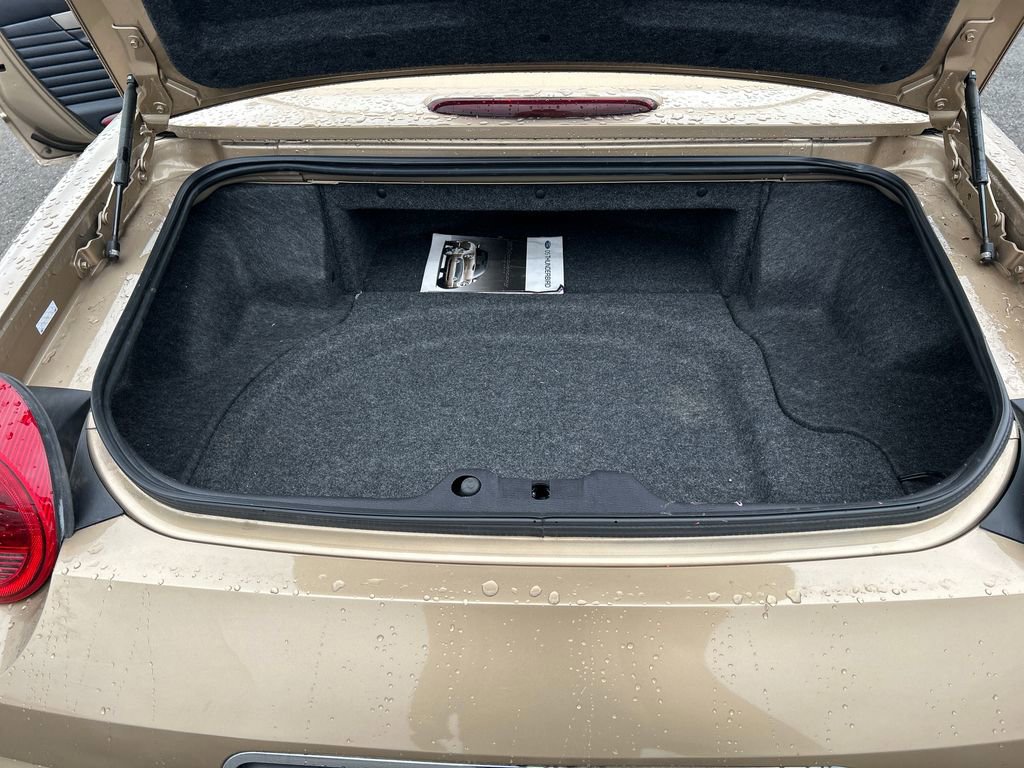 Used 2005 Ford Thunderbird image 21