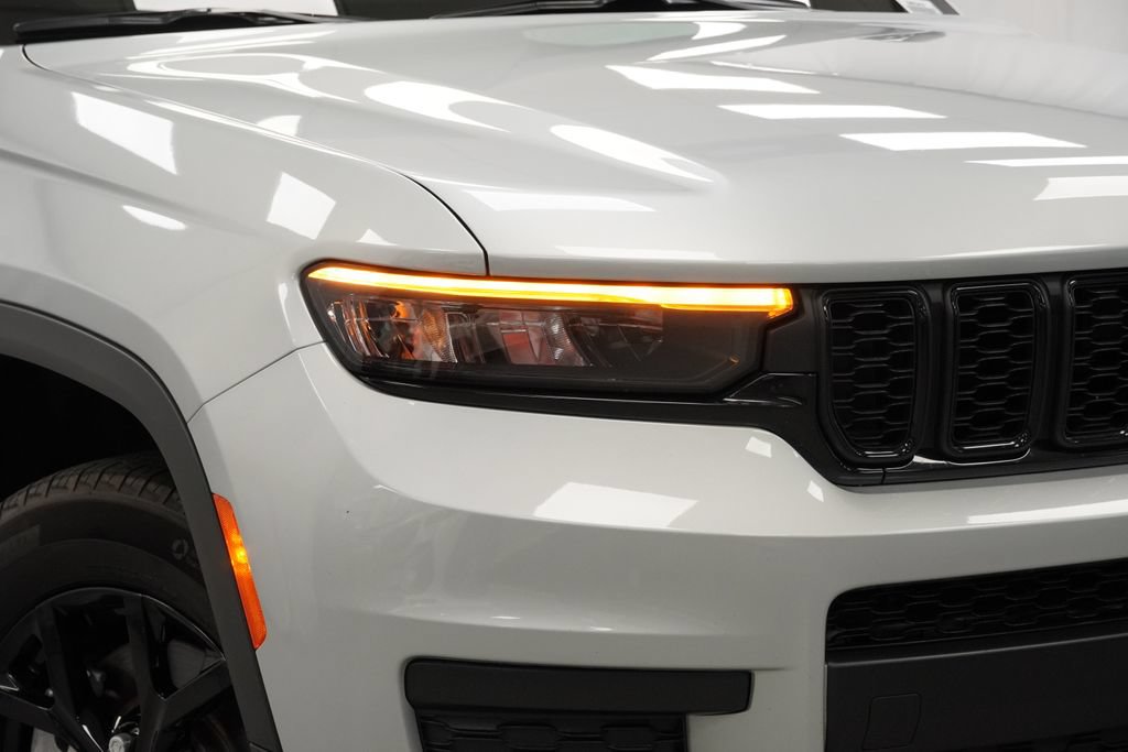 Certified 2024 Jeep Grand Cherokee L Altitude AWD/4WD image 5