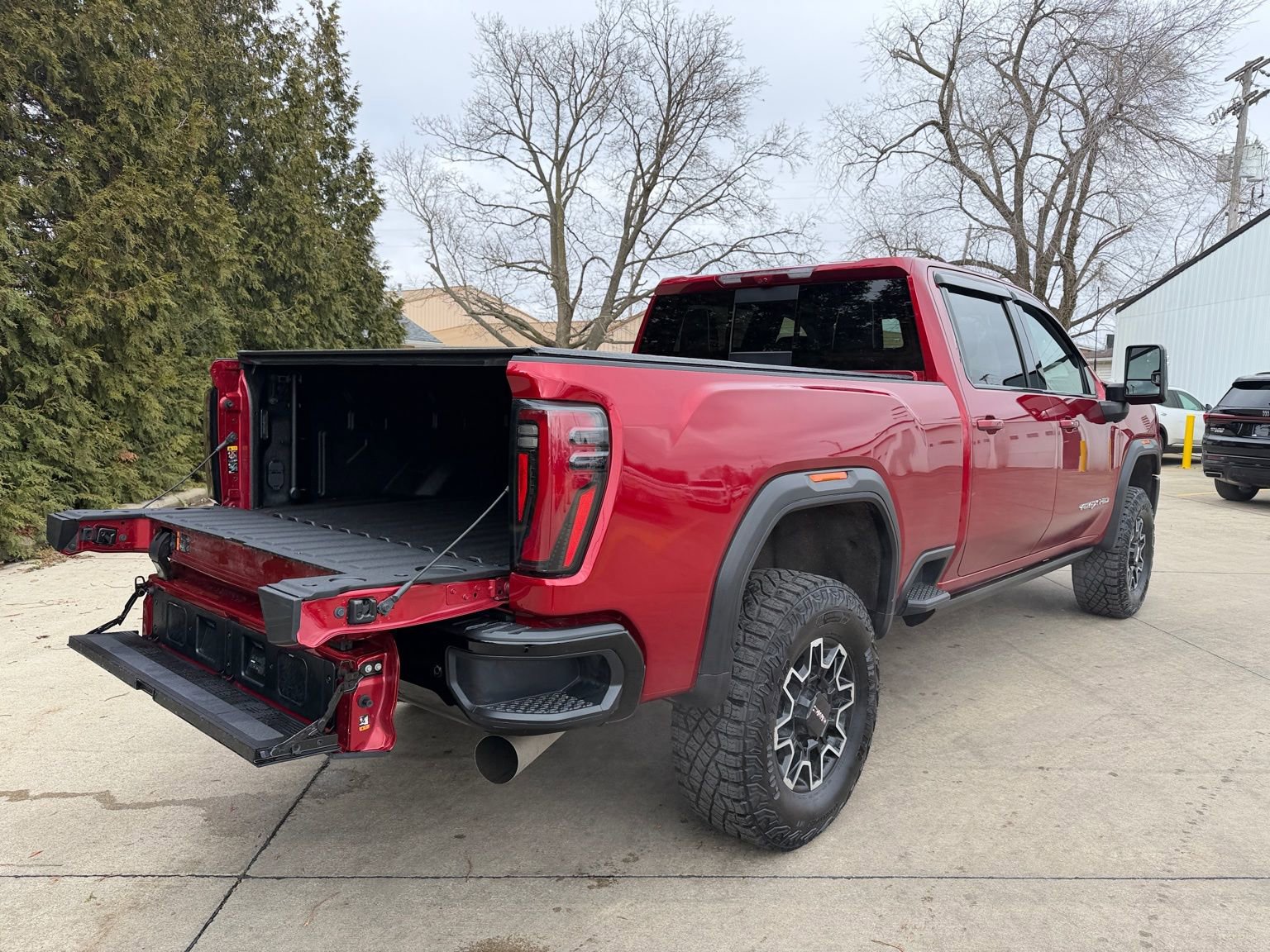 Used 2025 GMC Sierra 2500 AT4X image 32