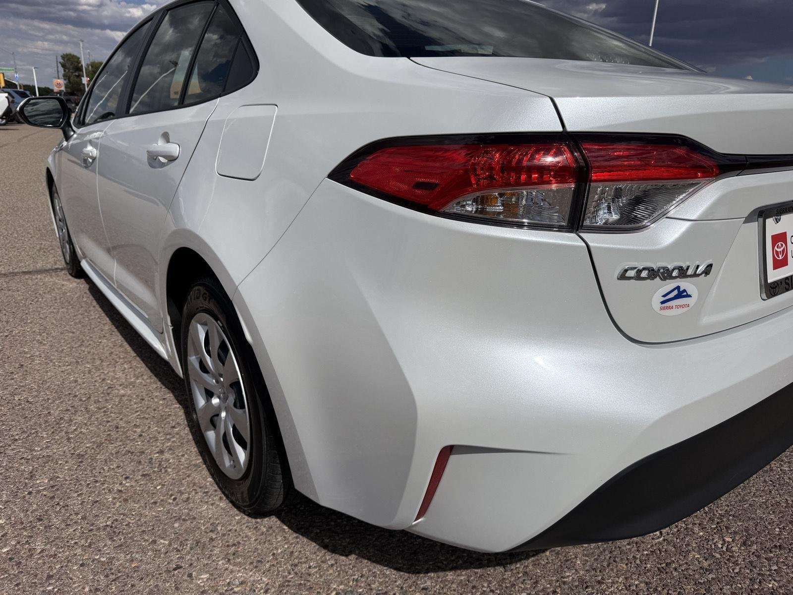 Used 2025 Toyota Corolla LE FWD image 12