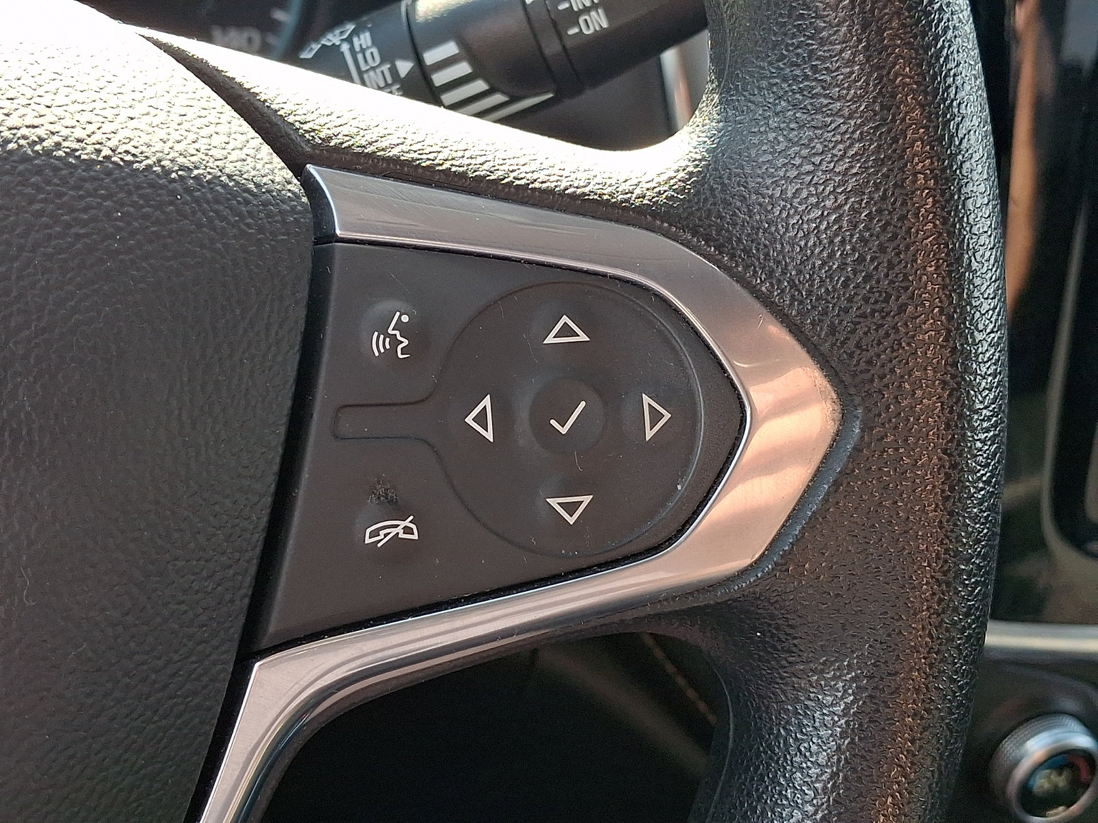 Used 2021 Chevrolet Traverse LS FWD image 21