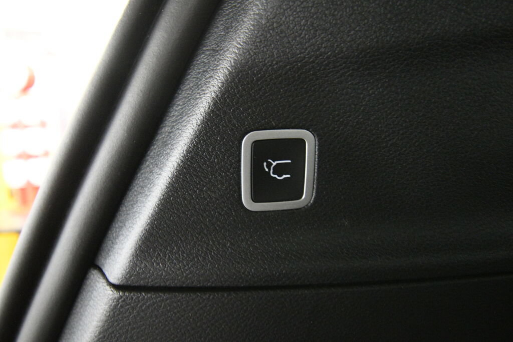 Used 2025 Chrysler Pacifica Limited FWD image 27