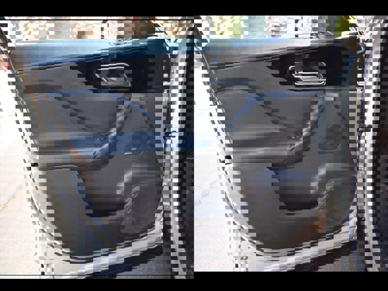 Used 2019 Jaguar F-PACE Premium image 17