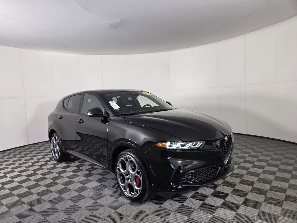 Used 2025 Alfa Romeo Tonale Veloce w/ Premium Package image 37